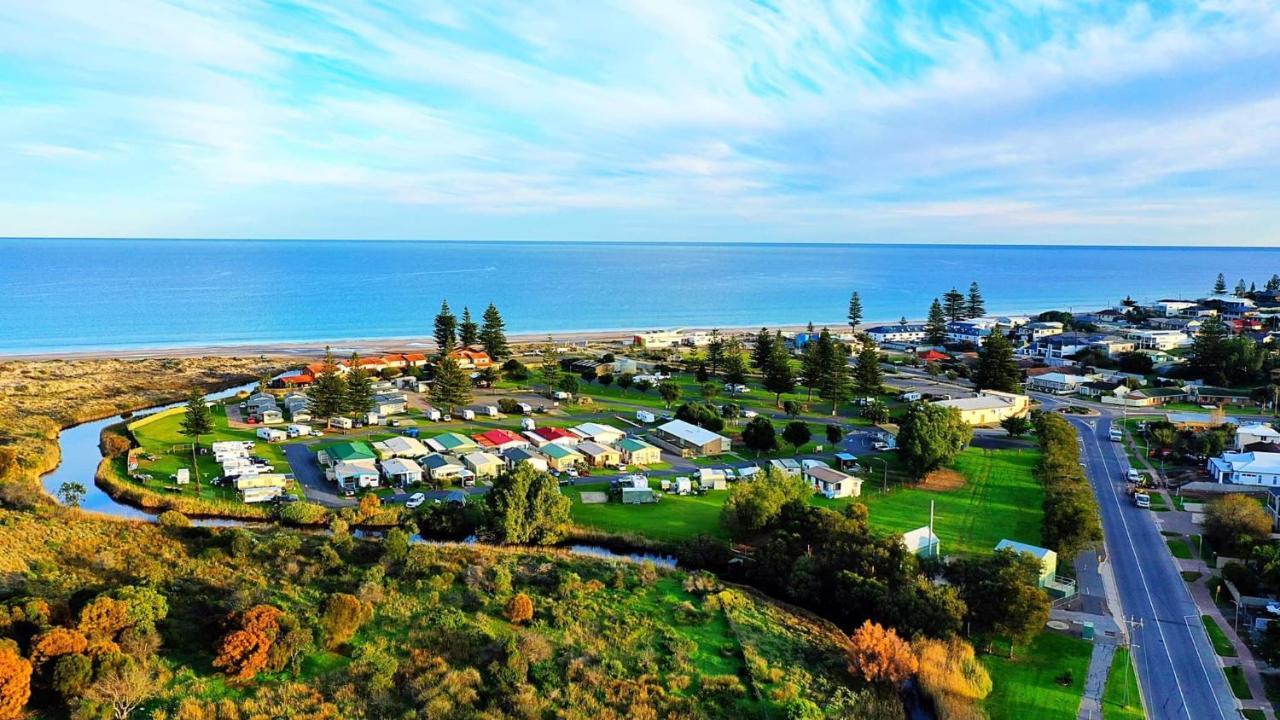 Moana Beach Tourist Park Bagian luar foto